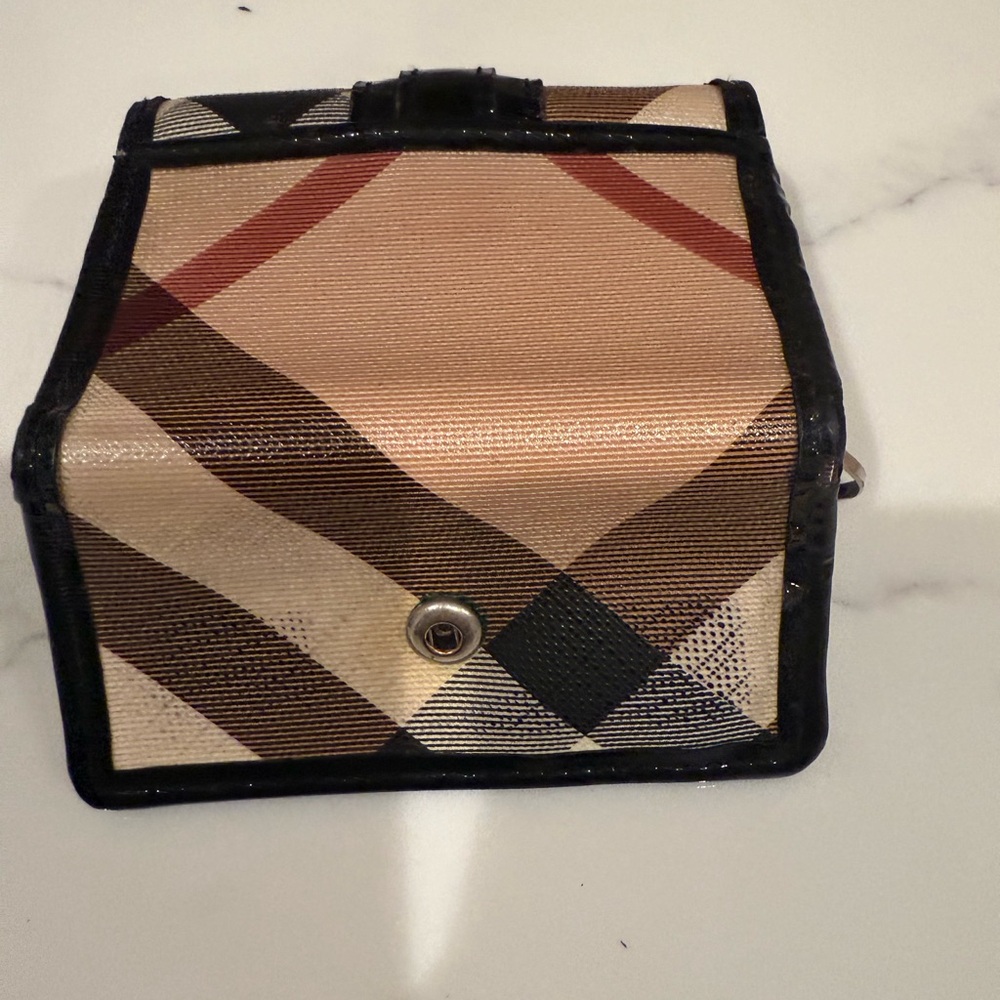 Authentic Burberry 4 ring keychain/cardholder - Picture 15 of 16
